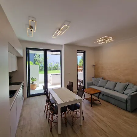 Luxury Modern Apt W Garden 3 Min Walk To Beach Spalato