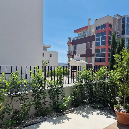 Luxury Modern Apt W Garden 3 Min Walk To Beach Spalato