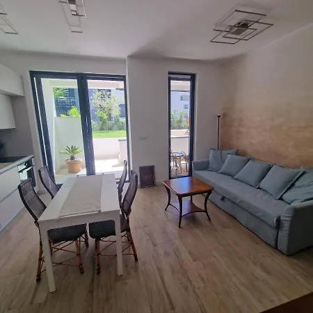Luxury Modern Apt W Garden 3 Min Walk To Beach 公寓 *