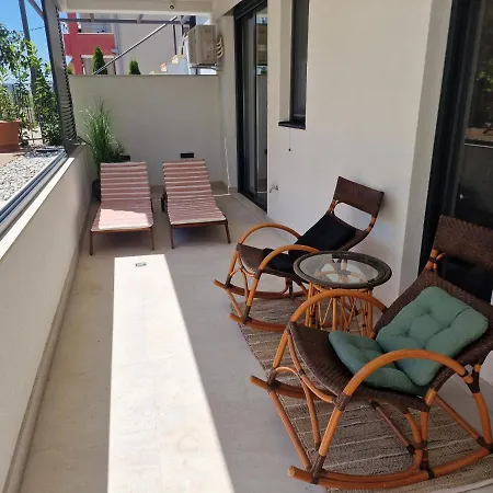Luxury Modern Apt W Garden 3 Min Walk To Beach