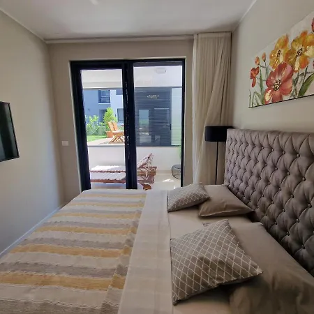 Apartment Luxury Modern Apt W Garden 3 Min Walk To Beach Split