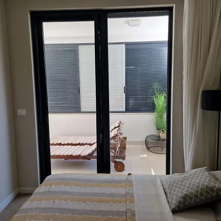 Luxury Modern Apt W Garden 3 Min Walk To Beach 아파트 스플리트