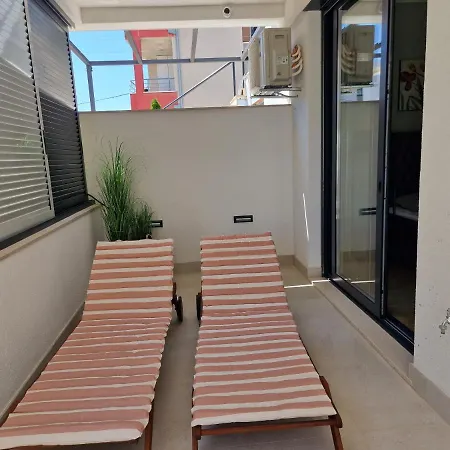 Luxury Modern Apt W Garden 3 Min Walk To Beach 스플리트