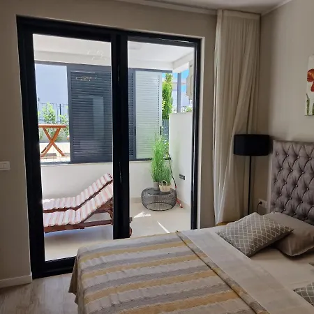 Luxury Modern Apt W Garden 3 Min Walk To Beach *
