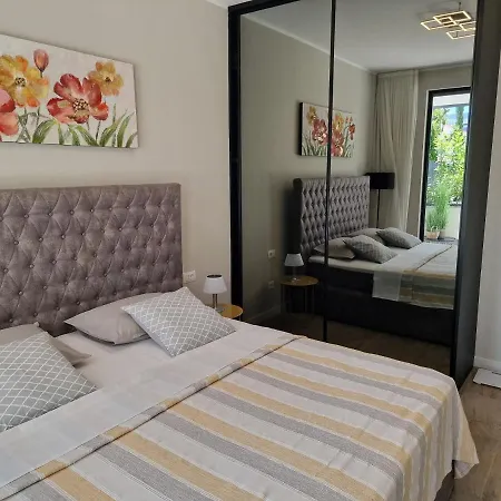 شقة Luxury Modern Apt W Garden 3 Min Walk To Beach سبليت